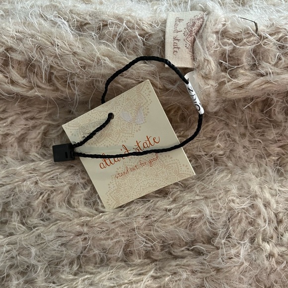 NWT Altar’d State Fuzzy Infinity Scarf - Picture 3 of 4